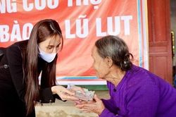 Thủy Tiên lo mất cả sự nghiệp nếu không giải quyết được số tiền từ thiện