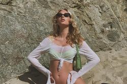 Ngắm sắc vóc gợi cảm của bà bầu xinh đẹp Elsa Hosk