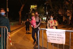 Di dời thành công quả bom trên phố Cửa Bắc (Hà Nội)