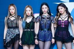 Vì đâu netizen bất ngờ cực độ khi biết danh tính stylist lo trang phục cho aespa?