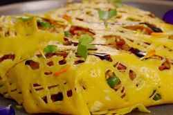Làm cơm chiên bọc trứng sang chảnh như nhà hàng