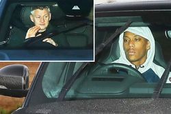 Tin bóng đá MU 1/12: 'Tiểu Messi' xong thủ tục cập bến MU. Martial bị buộc rời sân tập