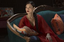 Bùi Lan Hương hát 'Đóa bạch trà' nhạc phim 'Gái già lắm chiêu V'