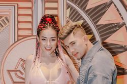 Cố tình lột đồ trên sân khấu, Lương Bằng Quang bị fan la ó đi vào vết xe đổ của Ngân 98