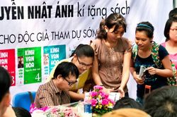 Ra mắt bộ sách Kính vạn hoa theo bản in đầu tiên