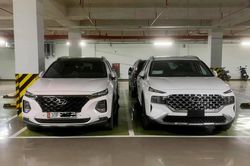 Hyundai Santa Fe 2021 bất ngờ xuất hiện tại Việt Nam, đứng cạnh phiên bản tiền nhiệm