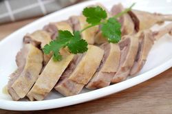 Phương pháp ướp và luộc thịt vịt với muối