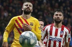 Barca muốn mua cầu thủ Atletico để thay Pique