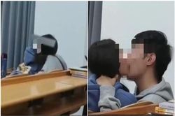 Thản nhiên 'khóa môi' trong lớp, cặp đôi khiến nhiều người nóng mắt