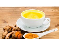 10 lợi ích sức khỏe bất ngờ của món trà nghệ