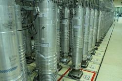 Giữa cơn thịnh nộ sau vụ ám sát nhà khoa học hạt nhân, Iran tăng cường sản xuất uranium làm giàu trên 20%