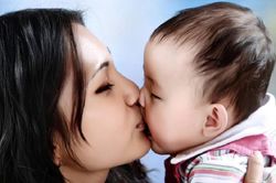 Nguyên nhân bé 14 tháng tuổi lây nhiễm COVID-19 từ thầy giáo ở TPHCM