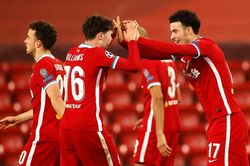 Thắng hú vía Ajax, Liverpool đoạt vé vào vòng 1/8