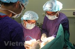 Phẫu thuật kết hợp cùng lúc 5 xương bị gãy cho nam bệnh nhân
