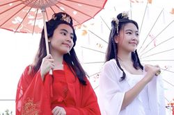 Con gái Quyền Linh diện đồ cổ trang đẹp như tiên nữ