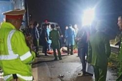 Ô tô tải tông trúng xe đầu kéo trên cao tốc Nội Bài - Lào Cai khiến 2 người tử vong
