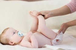 Táo bón ở trẻ sơ sinh và cách khắc phục