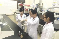 Nữ tiến sĩ đam mê 'xê dịch'