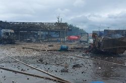 Xe chở pháo phát nổ ở cửa khẩu, 6 người thương vong