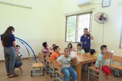 Trao gửi tình yêu, gieo niềm hy vọng cho trẻ khuyết tật