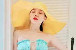 Lệ Quyên mặc bikini khoe body bốc lửa nhưng gây bất ngờ nhất là người chụp