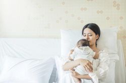 Tuân thủ lịch chủng ngừa đúng thời điểm và đầy đủ là 'lá chắn' bảo vệ gia đình