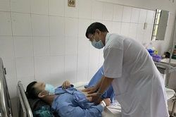 Nam thanh niên gãy dương vật do thói quen nghe tiếng 'rắc'