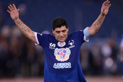 Trận đấu cuối cùng của Maradona ở tuổi 56