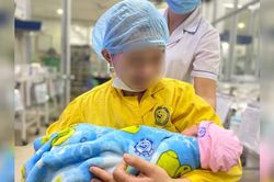 20 nhân viên y tế 'chạy đua' với tử thần cứu sống 2 mẹ con sản phụ mang thai 30 tuần bị tai nạn giao thông nghiêm trọng