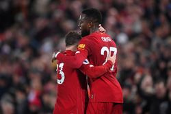 Thiếu người trầm trọng, Liverpool vẫn rao bán quân