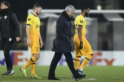 Mourinho bực tức trách học trò, phạt Tottenham tập giữa trưa