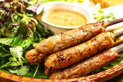 Nem lụi Đà Nẵng - Đặc sản đường phố ăn một lần nhớ mãi không quên