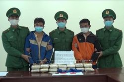 Bắt giữ 2 người nước ngoài mua bán, vận chuyển 90.000 viên ma túy tổng hợp