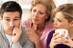 Anh phải làm sao giữa em với mẹ?