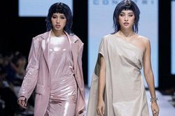 Đỗ Thị Hà lần đầu catwalk cùng các đàn chị