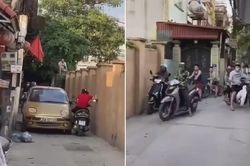 Hai phương tiện quyết không nhường đường cho nhau, phản ứng của người đàn ông gần đó mới thật sự bất ngờ