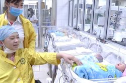 Kỳ tích cứu sống nữ thai phụ 30 tuần tuổi gặp nạn nguy kịch và giây phút hạnh phúc đoàn tụ con chào đời