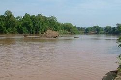 Tiền tỷ 'trôi sông' vì nước lũ dâng cao đột ngột
