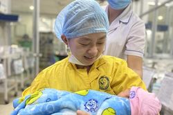 Cứu sống 2 mẹ con sản phụ mang thai 30 tuần bị TNGT nguy kịch