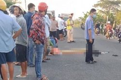 Cà Mau: Học sinh lớp 7 bị xe tải tông tử vong trên đường đến trường