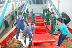 Bắt phương tiện vận chuyển dầu không rõ nguồn gốc