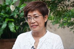 'Tư mắt kính': Nữ chiến binh truyền cảm hứng để không ai phải chiến đấu với ung thư một mình