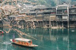 Huyền bí kiến trúc Phượng Hoàng cổ trấn
