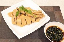 Tuyệt chiêu luộc gà và pha nước chấm bằng nước tương ngon mê mẩn