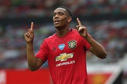 Martial đón sinh nhật 25: 'Cậu bé vàng từ chối lớn' của M.U