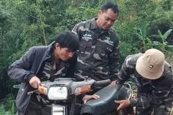 Xông vào chốt bảo vệ rừng dọa nạt, đập phá xe máy của nhân viên