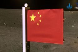 Trung Quốc trở thành nước thứ hai cắm cờ trên Mặt Trăng
