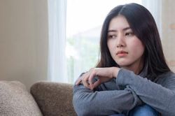Tình cờ chạm mặt 'tình một đêm' của bạn cùng phòng, thấy vật trên tay anh ta, tôi lo lắng vô cùng nhưng càng thất kinh hơn khi nói chuyện lại với bạn