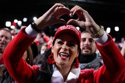 Tổng thống Trump lần đầu trở lại sự kiện vận động sau khi thất cử