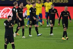 Cadiz 2-1 Barcelona: Hàng thủ mắc sai lầm, Barcelona bại trận cay đắng